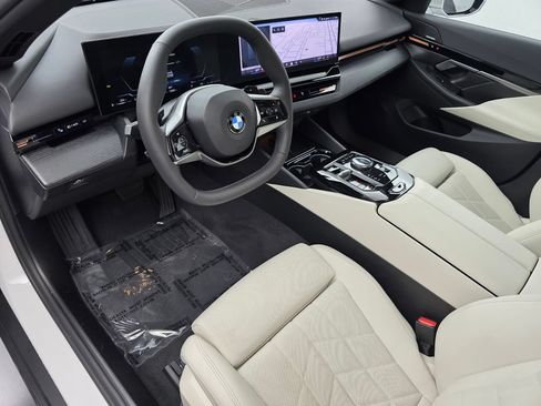 Used 2024 BMW 530i w/ Convenience Package RWD image 10