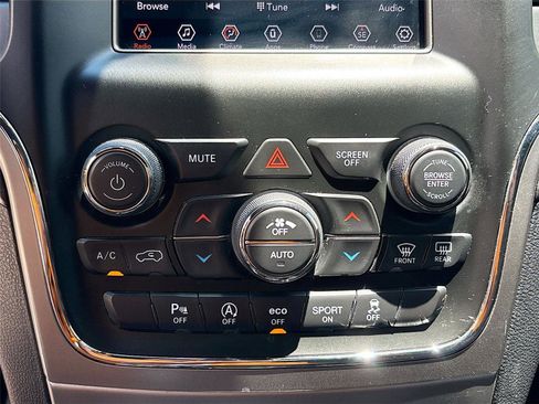 Used 2019 Jeep Grand Cherokee Laredo RWD image 15