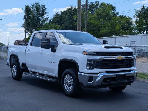 Used 2024 Chevrolet Silverado 2500 LT AWD/4WD image 11