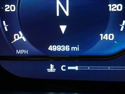 Used 2023 Chevrolet Suburban LT image 30