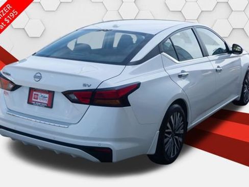 Used 2023 Nissan Altima 2.5 SV FWD image 6