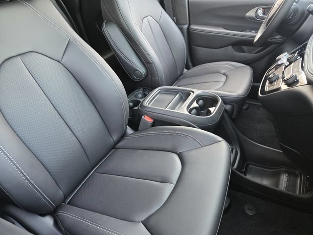 New 2027 Chrysler Pacifica Select FWD image 9