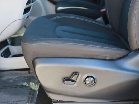 Used 2024 Chrysler Voyager LX image 9