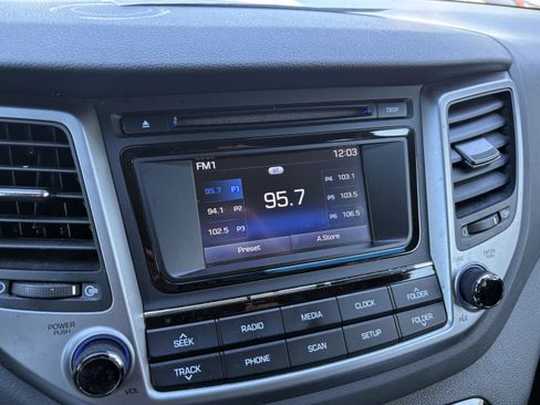 Used 2018 Hyundai Tucson SE image 12