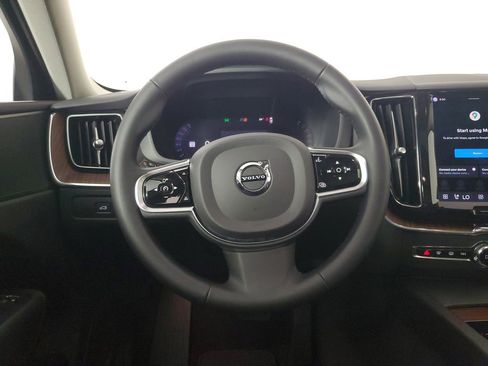Used 2023 Volvo XC60 B5 Plus w/ Climate Package AWD/4WD image 18