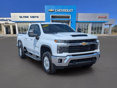 Used 2024 Chevrolet Silverado 2500 LT w/ Convenience Package image 3