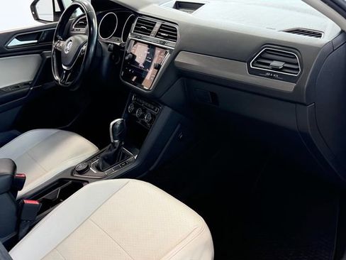 Used 2018 Volkswagen Tiguan SEL AWD/4WD image 14