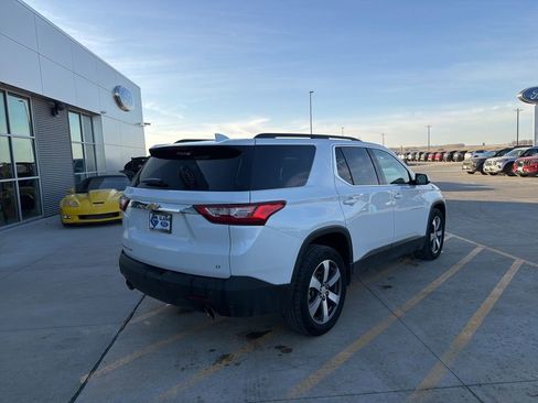 Used 2020 Chevrolet Traverse LT w/ LT Premium Package image 7
