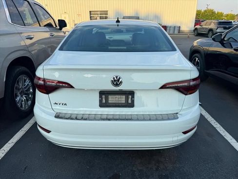 Used 2019 Volkswagen Jetta SEL w/ Cold Weather Package FWD image 6