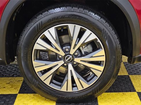 Used 2022 Nissan Rogue SV image 9