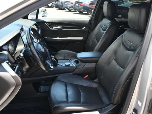 Used 2020 Cadillac XT6 Premium Luxury FWD image 17