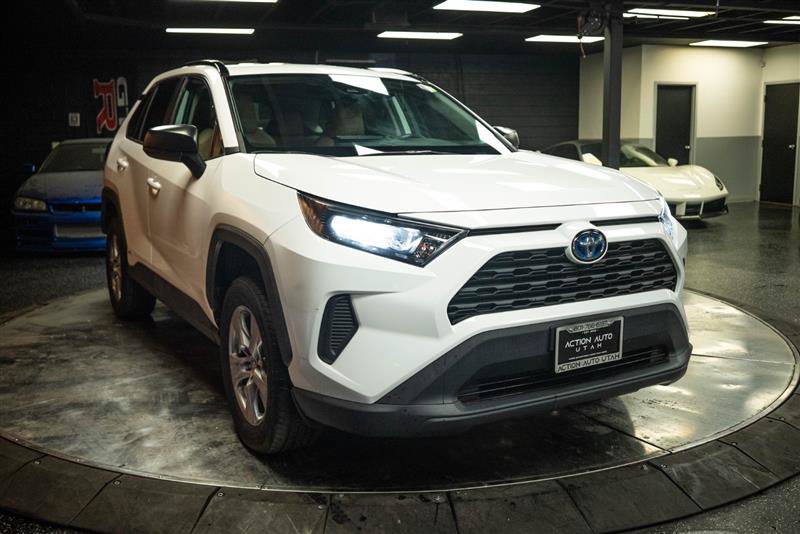 Used 2022 Toyota RAV4 LE AWD/4WD image 5