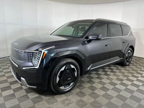 Used 2024 Kia EV9 Land image 7