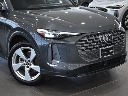 Used 2025 Audi Q5 Premium Plus w/ Premium Plus AWD/4WD image 3