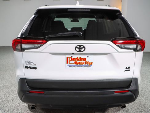 Used 2021 Toyota RAV4 LE AWD/4WD image 8