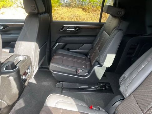 New 2026 Chevrolet Suburban High Country AWD/4WD image 16