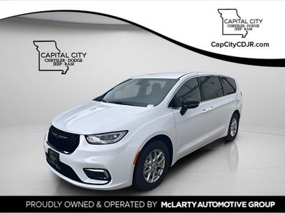 New 2026 Chrysler Pacifica Select