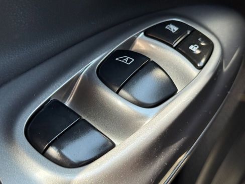 Used 2014 Nissan Juke S AWD/4WD image 18