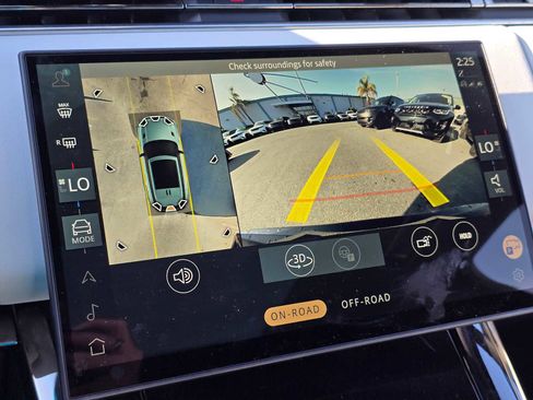 Certified 2025 Land Rover Range Rover Sport SE image 30