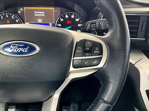 Used 2021 Ford Explorer XLT w/ Equipment Group 202A RWD image 18