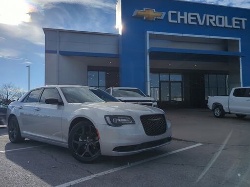 Used 2022 Chrysler 300 Touring w/ Sport Appearance Package image 1
