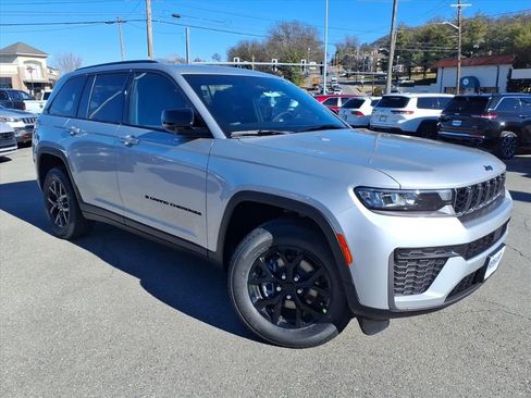 New 2026 Jeep Grand Cherokee Altitude image 2