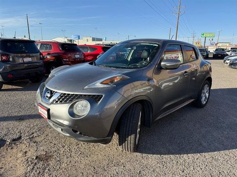 Used 2015 Nissan Juke SV image 2