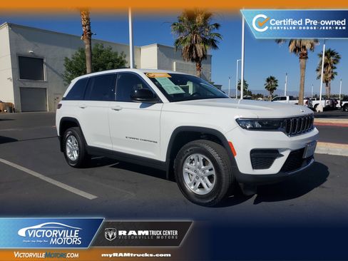 Certified 2025 Jeep Grand Cherokee Laredo w/ Luxury Tech Group I AWD/4WD image 1