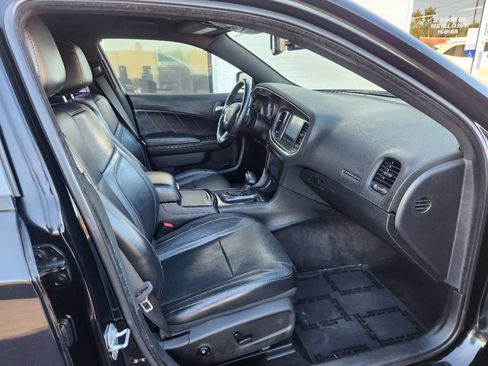 Used 2017 Dodge Charger R/T w/ Plus Group RWD image 13