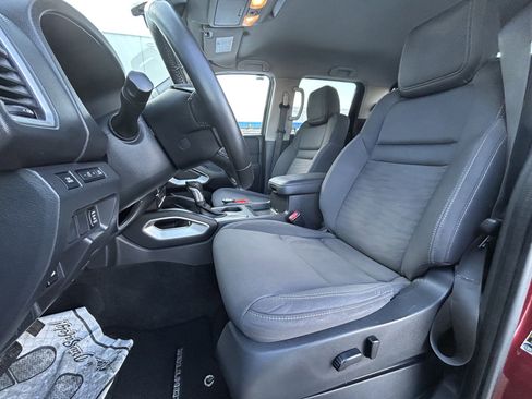 Used 2022 Nissan Frontier SV image 12