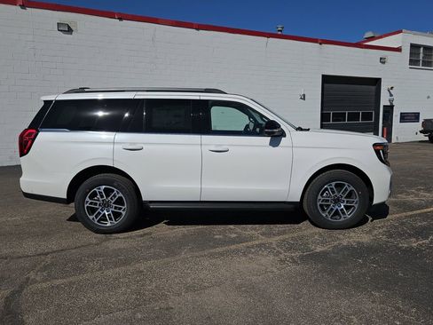 New 2025 Ford Expedition Active image 14