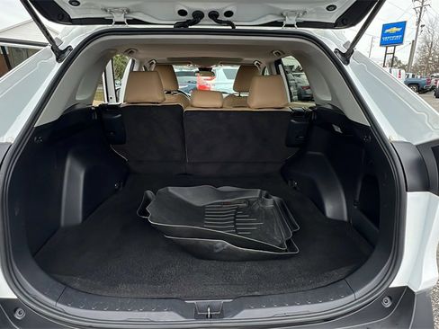 Used 2019 Toyota RAV4 XLE image 10