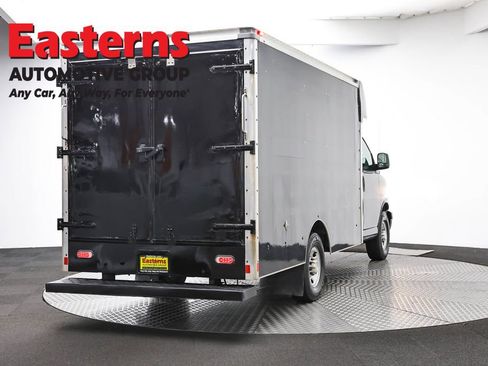 Used 2017 Chevrolet Express 3500 RWD image 5