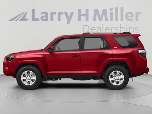 Used 2024 Toyota 4Runner SR5 AWD/4WD image 3