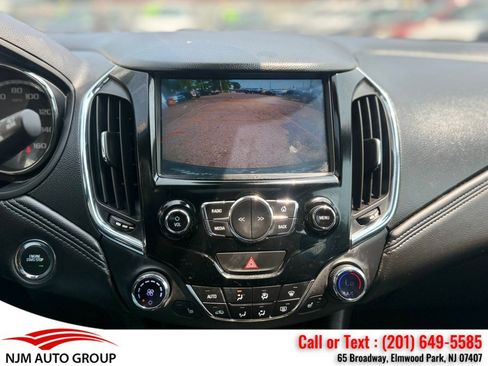 Used 2017 Chevrolet Cruze Premier FWD image 16