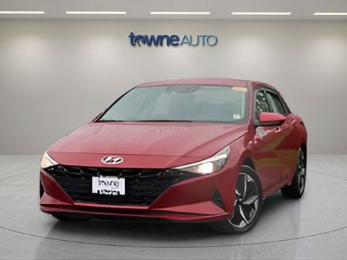 Used 2023 Hyundai Elantra SEL w/ Convenience Package FWD image 2