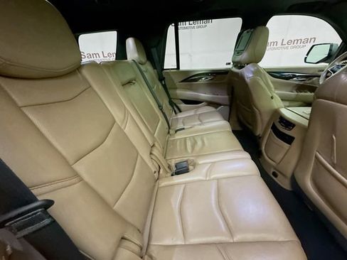 Used 2019 Cadillac Escalade Platinum image 32