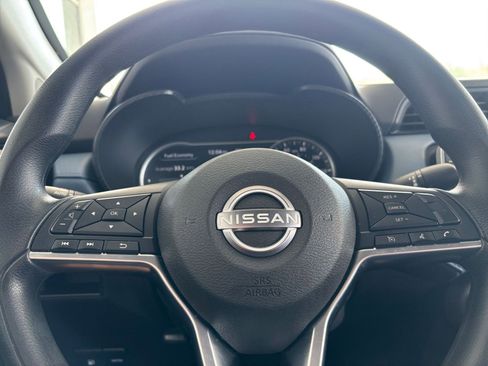 Used 2025 Nissan Versa SV FWD image 28