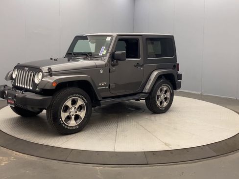 Used 2017 Jeep Wrangler Sahara AWD/4WD image 9