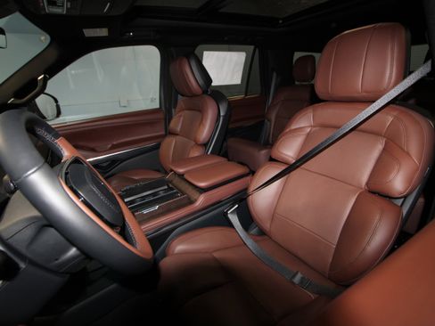 New 2026 Lincoln Navigator Reserve AWD/4WD image 3