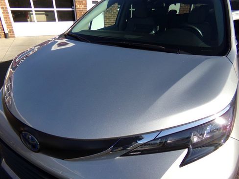 Used 2024 Toyota Sienna LE image 15