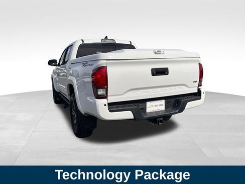 Used 2019 Toyota Tacoma TRD Sport w/ Technology Package RWD image 3