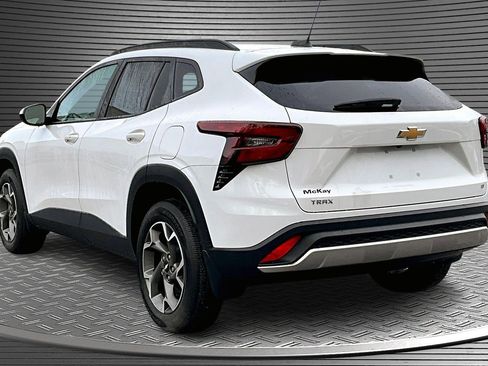 Used 2024 Chevrolet Trax LT w/ Driver Confidence Package image 4