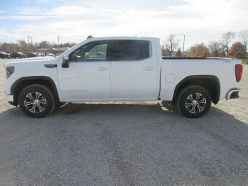 New 2026 GMC Sierra 1500 SLE image 10