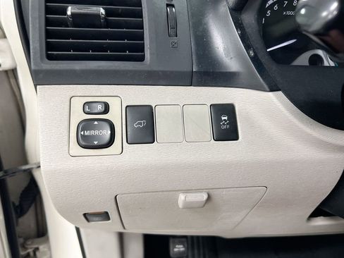 Used 2010 Toyota Venza FWD image 18