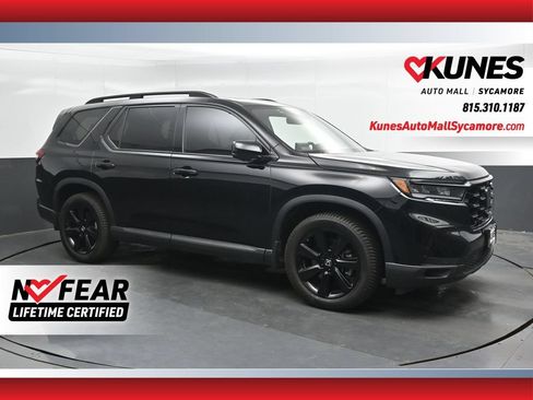 Used 2025 Honda Pilot Black Edition image 1