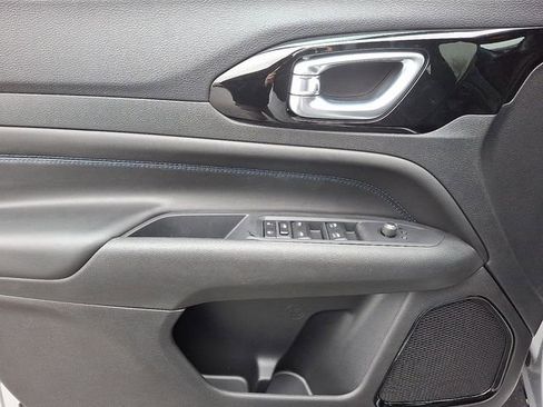 New 2026 Jeep Compass Limited image 8