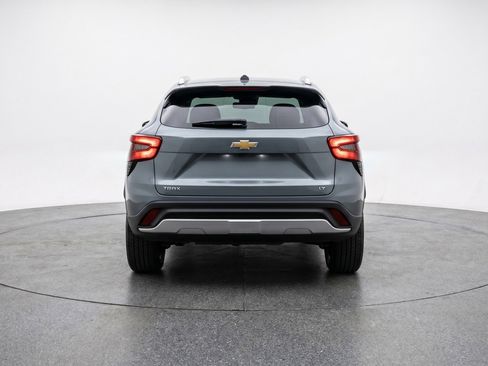 Used 2025 Chevrolet Trax LT FWD image 7
