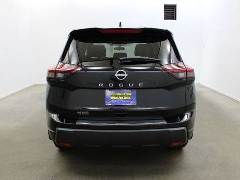 Certified 2026 Nissan Rogue SV FWD image 4