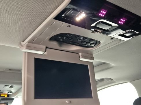 Used 2019 Cadillac Escalade Premium Luxury image 19